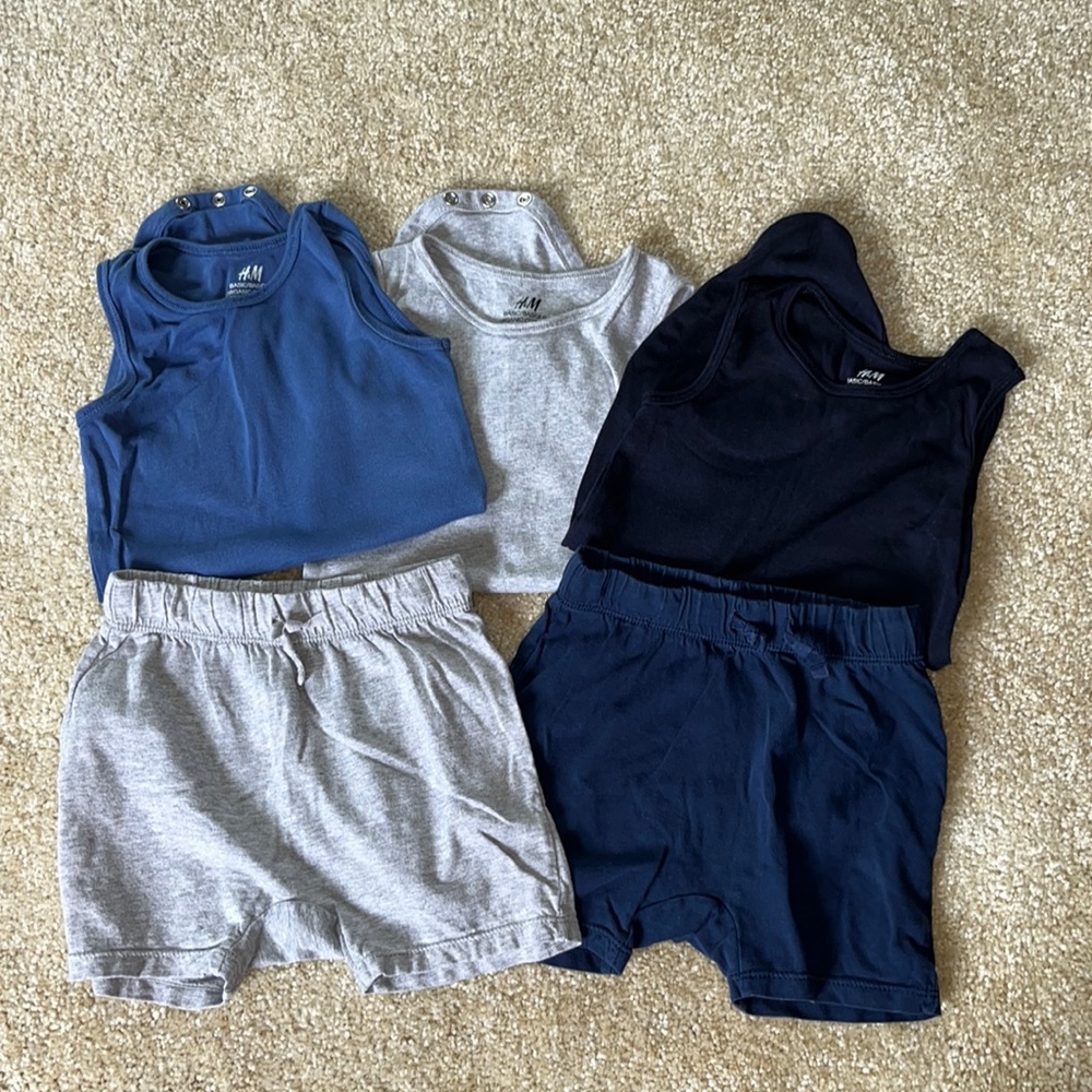 Five piece grey & blue H&M set - 12-18M onesies and 18M shorts